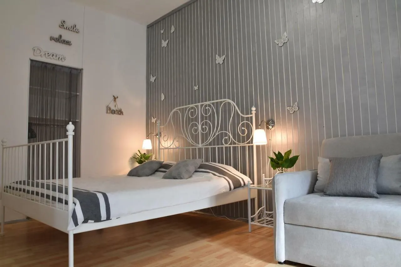 Studio Apartment Lumen Pula 0*,  Croatia